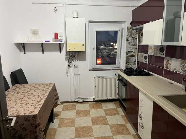 Inchiriez apartament 3 camere