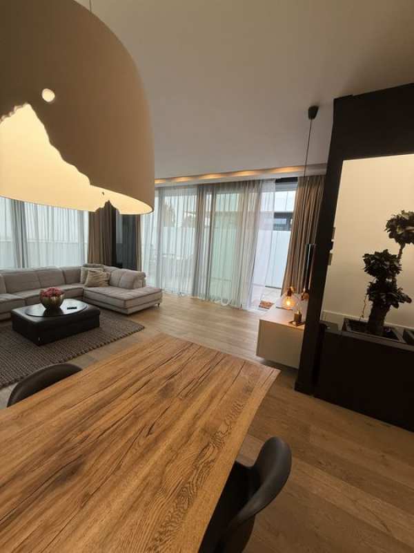 Vand sau dau spre chirie penthouse in Cortina (Horia Macelariu)