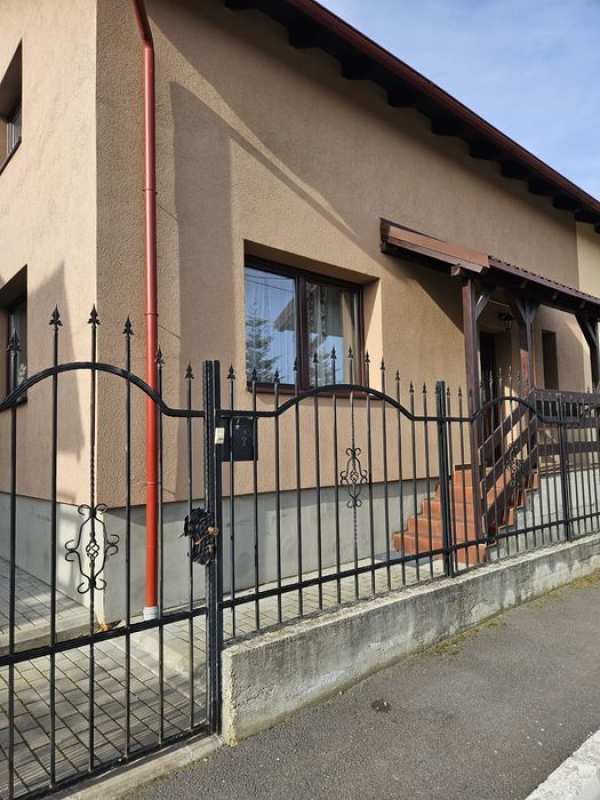Casă de vinzare în cristian