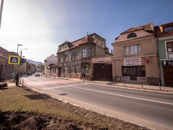 Casa ultracentrala de vânzare