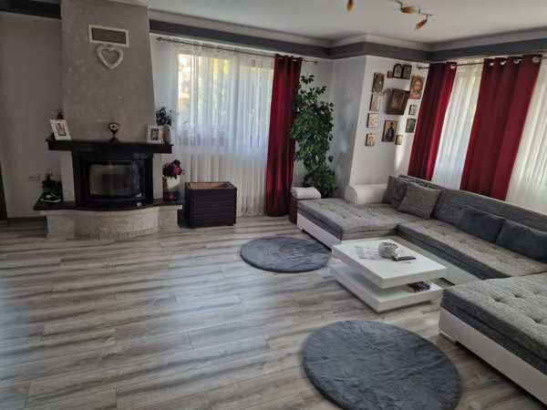 Vand casa deosebita în mun. Bacau