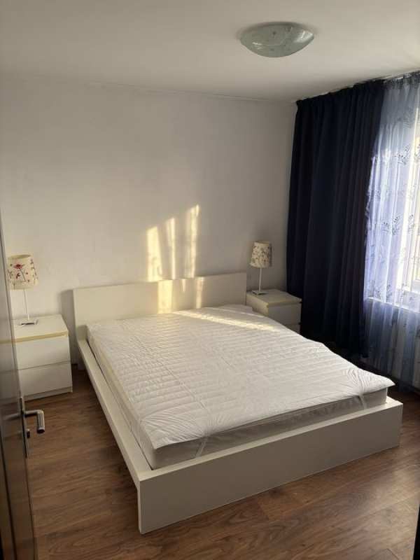 Particular inchiriez apartament 3 camere decomandat
