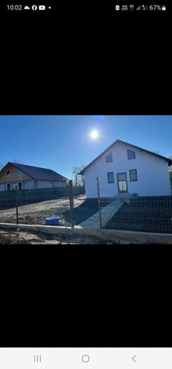 Casa de vanzare la tara