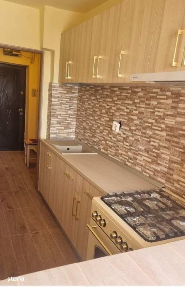 Apartament 2 camere semidecomandate,  Valea Roșie-piață