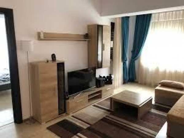 Apartament de inchiriat (coleg/colega )