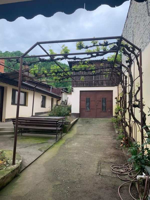 Casa de vanzare - zona Eselnita