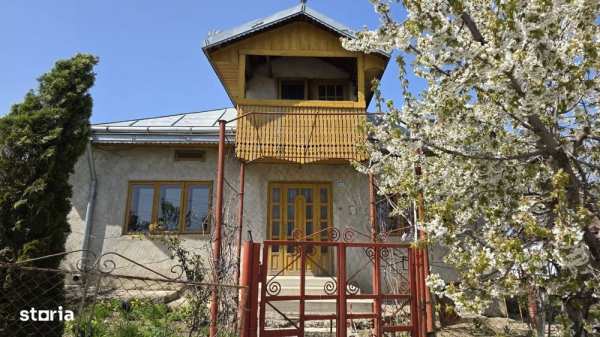 Casa P + M, 95 mp utili + 800 mp teren, Curtesti, la strada principala