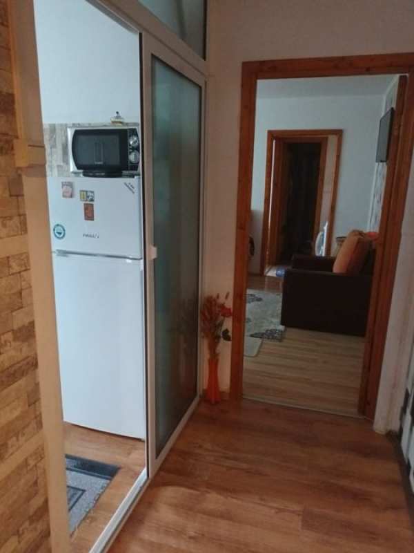 Apartament de vanzare cu o camera si living balcon