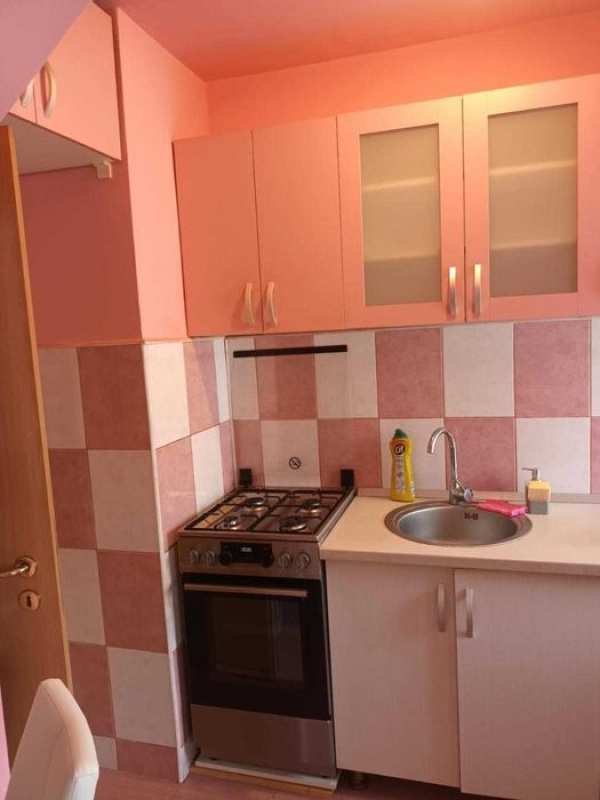 dau in chirie apartament cu 3 camere