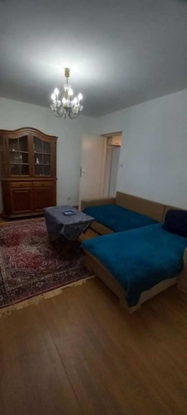 Inchiriez apartament