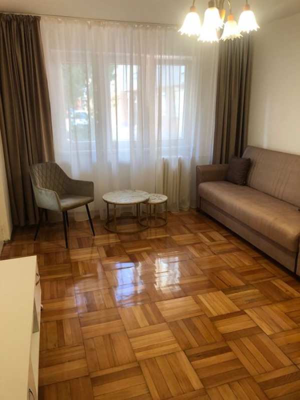 Închiriez apartament 3 camere