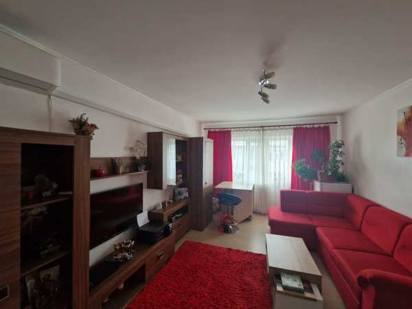 Vand apartament 3 camere, zona Cet, decomandat/confort 0, 75 mp, mobil
