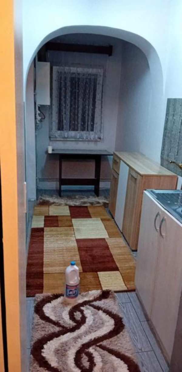 Închiriez Garsoniera