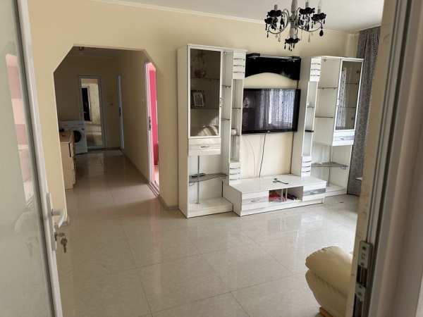 Inchiriez Apartament cu 3 camere