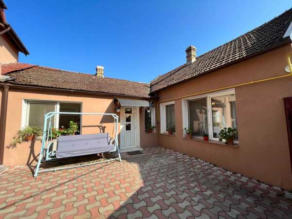 Casa cu 4 camere + curte (pet friendly) - zona Steau-Fratelia