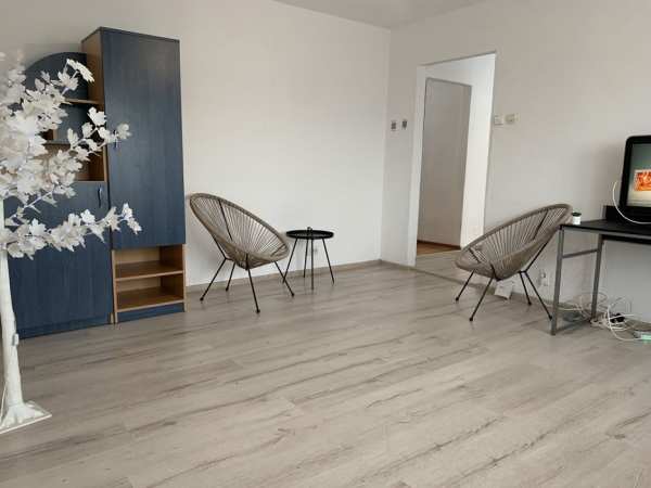 Vand apartament 4 camere zona Prundu