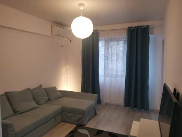 PROPRIETAR Închiriez Garsoniera cu loc de parcare!