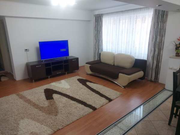Inchiriez apartament 3 camere plus living