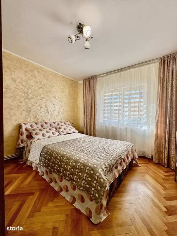 Apartament 4 camere, Parter, Centrala Proprie
