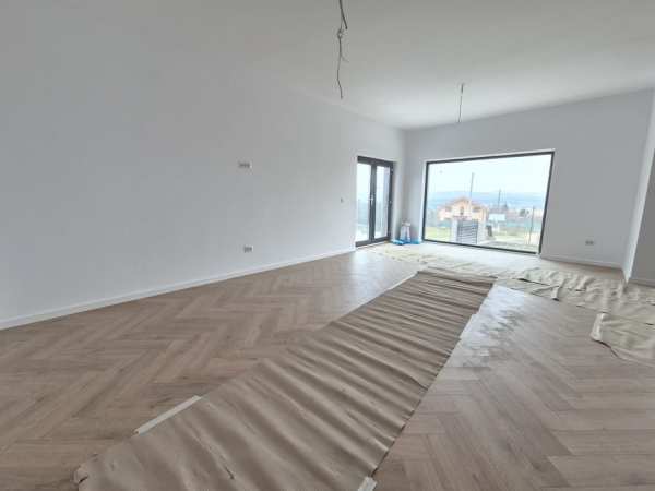 Persoana fizica vând casa în zona Pepineri Iași