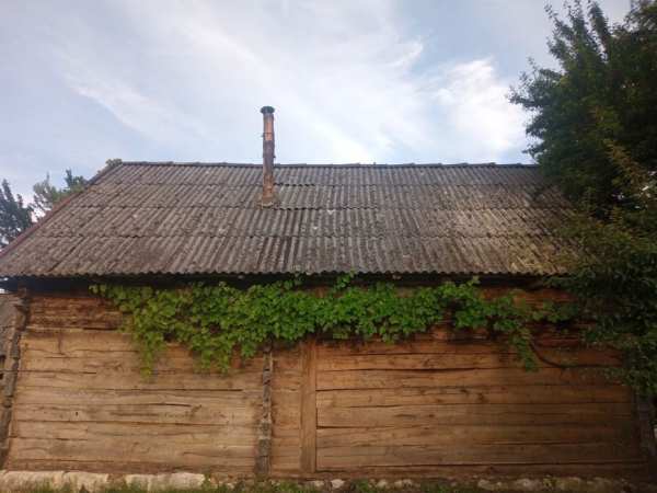 Vand casa veche din stejar