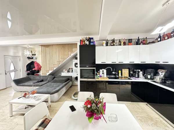 Casa mamaia -sat