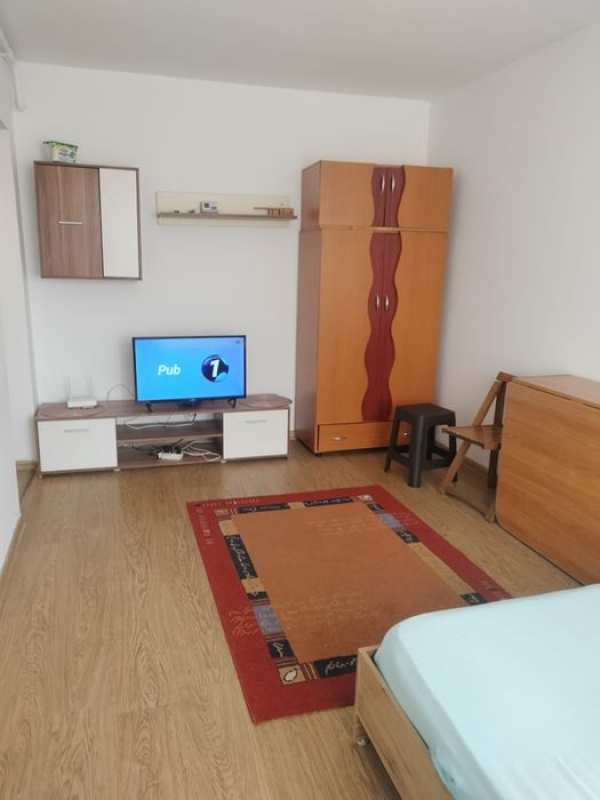 Închiriez garsonieră