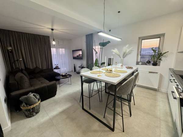 Apartament  cu două camere de închiriat, cartier Unirii, bloc nou