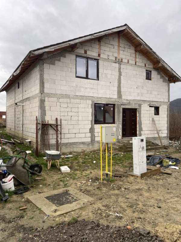Vând Casă la roșu,zona Gai