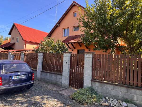Casa eficienta energetic, in zona linistita, acces rapid spre oras