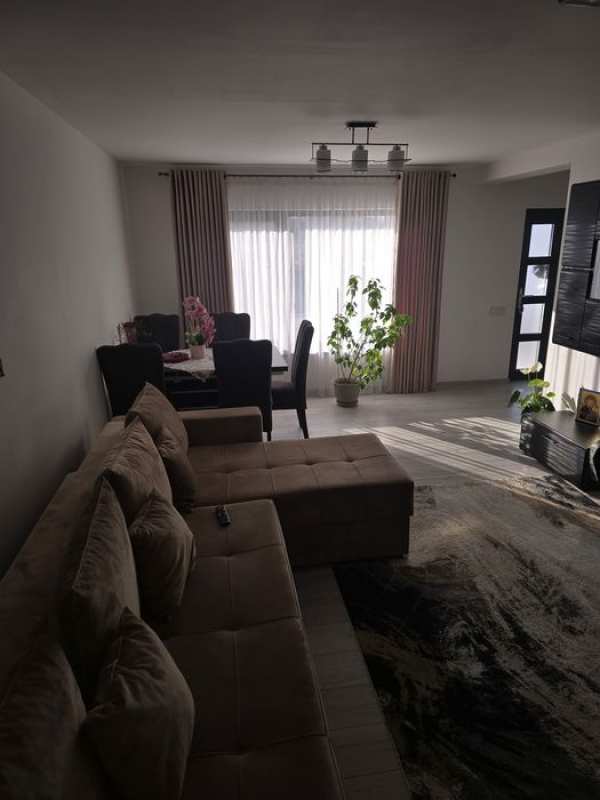 Casa de vânzare tip duplex