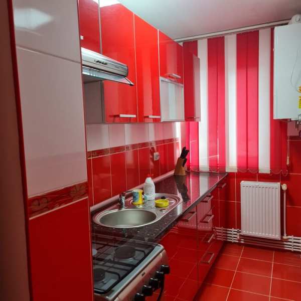 Închiriez apartament