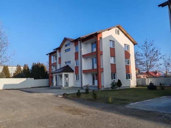 Vand cladire rezidentiala in Serbanesti, Calea Romanului.