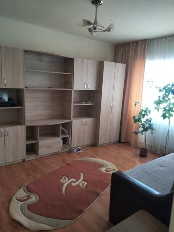 Închiriez garsonieră confort 1