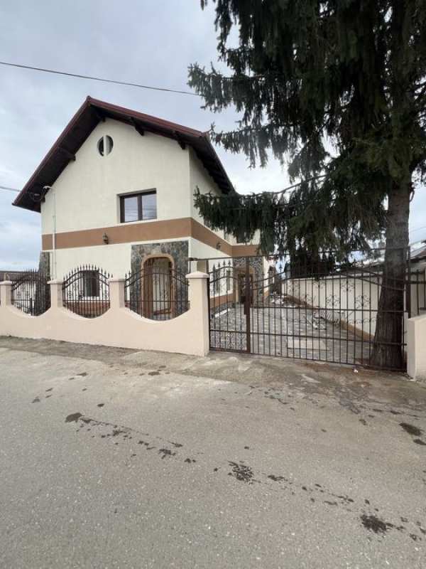 Casa de vanzare (duplex)