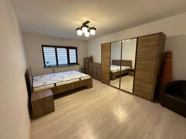 Proprietar inchiriez apartament 2 camere decomandate- pretabil firma