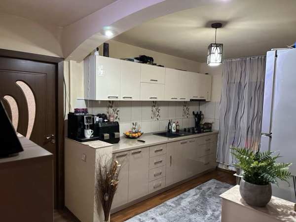 Vând Apartament !!