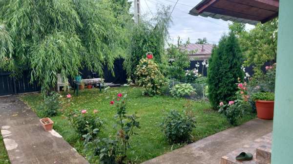 Casa din caramida, 100 mp, cu garaj cu 5 camere, an 2012, zona linist