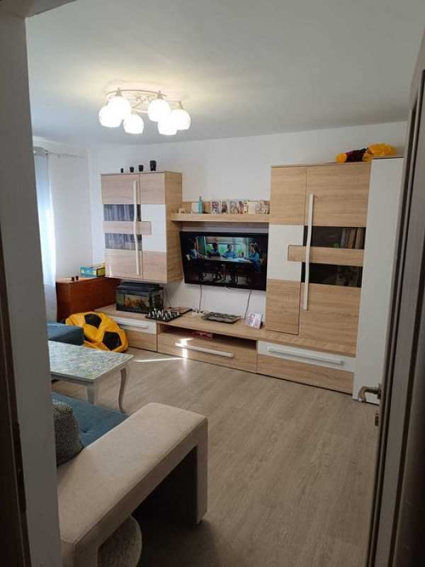 Direct proprietar, vand apartament de 4 camere, decomandat