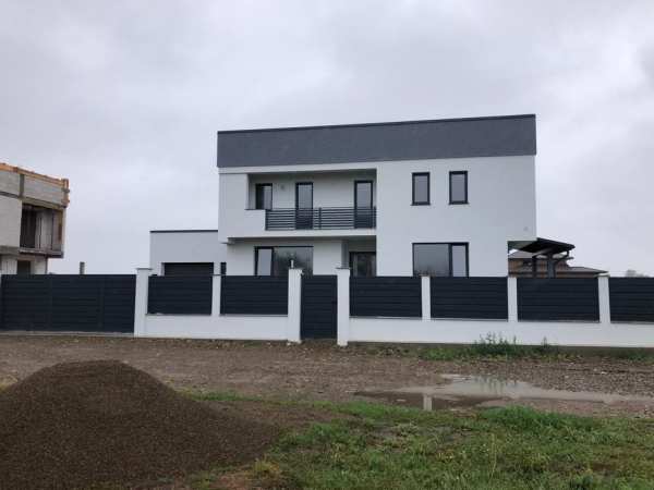 Casa + etaj + Garaj