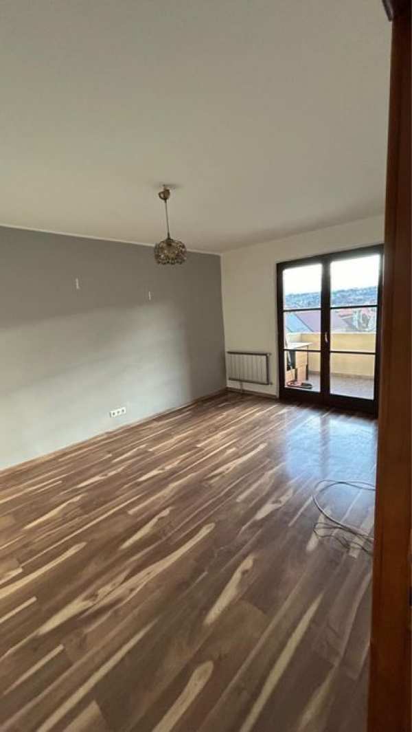 Inchiriez apartament 3 camere