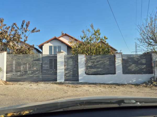 Vând casa,lângă Damila,la 100 de m de Profi sau schimb cu apartament