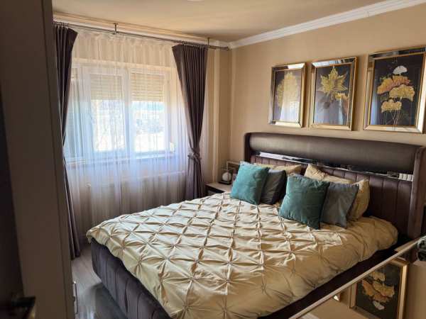 PROPRIETAR VÂND APARTAMENT 3 camere în Aradul Nou etaj 1/10