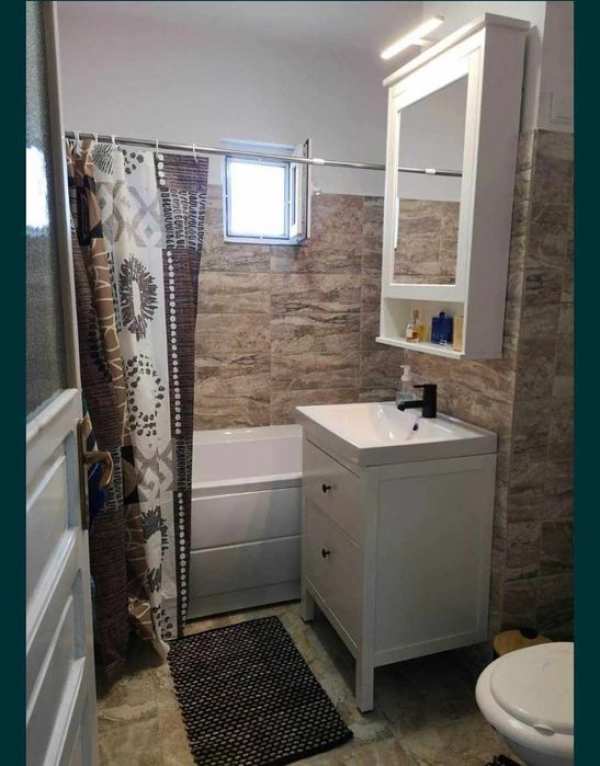 Apartament cu 2 camere de închiriat în centru