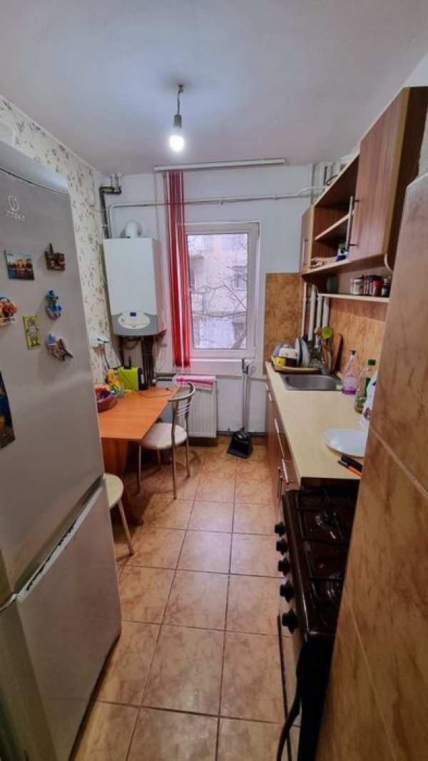 Persoana fizica vand apartament 2 camere  Sarmisegetuza