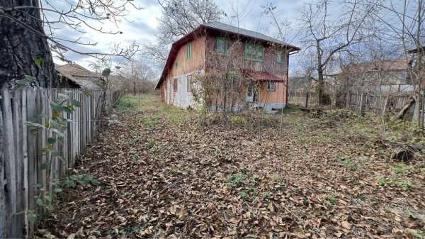 Vand teren INTRAVILAN 808 mp + casa - ocazie unica