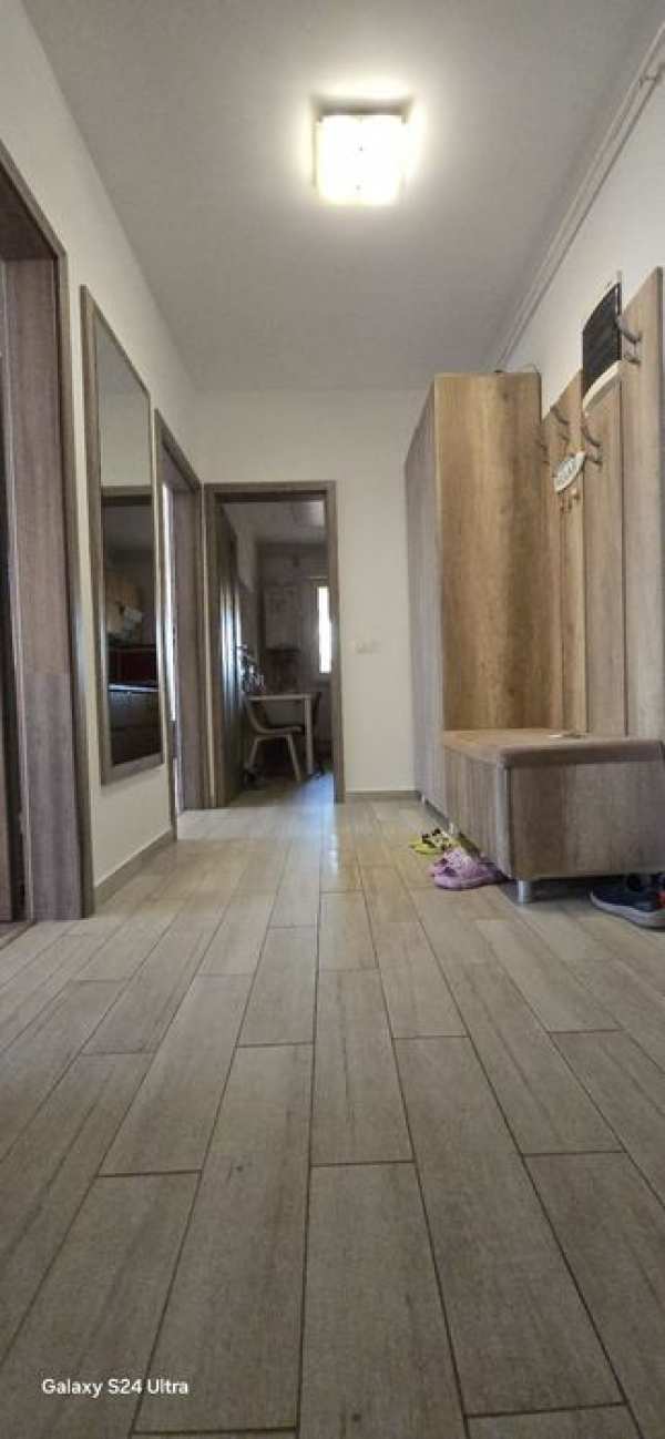 De inchiriat : Apartament 2 camere + loc parcare exterior 

Proprietar