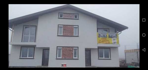 Casa in duplex  P+1+pod cu:Panouri solare, travertin, beci, rulori ext