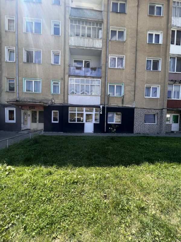 Vand doua apartamente in orasul abrud pret 40000 e