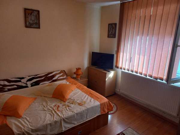 Inchiriez apartament 2 camere semidecomandat etj 3/3 ultracentral